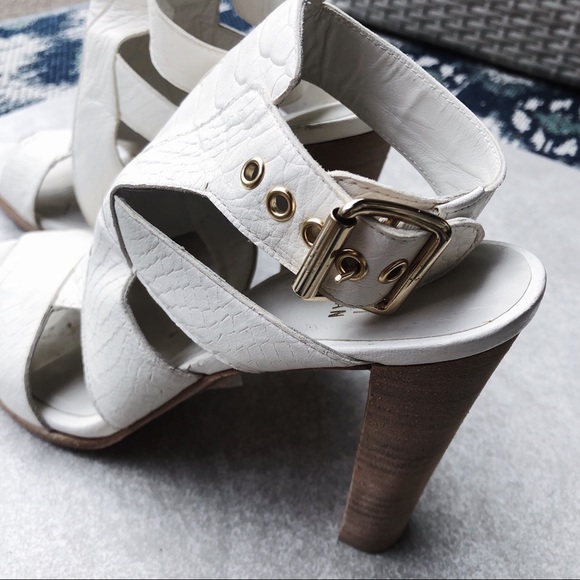 Stuart Weitzman White Snake Print Leather Sandal - Picture 5 of 6